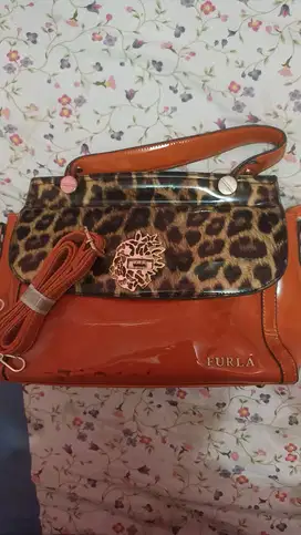 Tas Merk FURLA (Wanita)