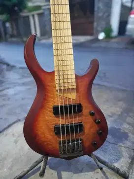 Bass  marcus miller 5st