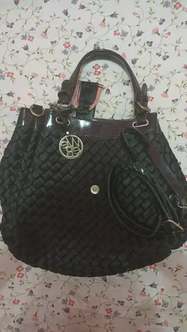 Tas Merk WEBE (Wanita)