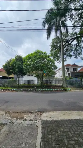 Dijual Rumah Klasik Kolonial di Daerah Jalan Gunung - gunung, Malang