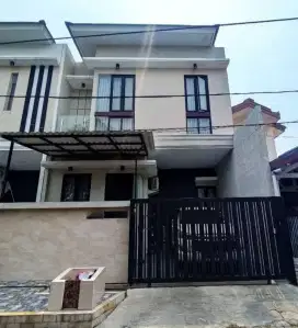 Dijual Rumah  Semi Furnish 2 Lantai di Pondok Tjandra Indah