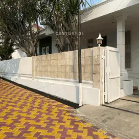 Rumah Strategis Dekat Sekolah Perancis Di Cipete Town House