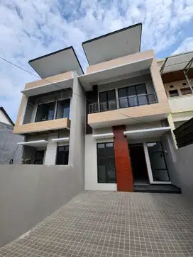 Jual Rumah Strategis Bangunan 2 Lantai di Mekar Wangi Bandung