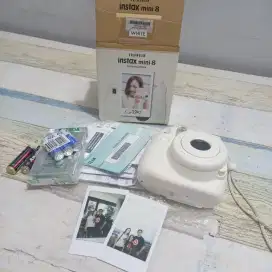 Kamera instax mini 8 ( Seperti Baru )