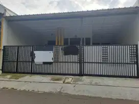 LUAS 200M2 !!!  RUMAH BARU DI ANEKA ELOK PENGGILINGAN