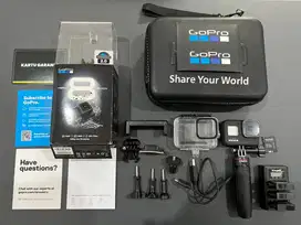 GoPro Hero 8 Black Like New Banyak Bonus