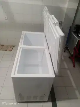 Freezer 2 pintu Aqua aqf 550r