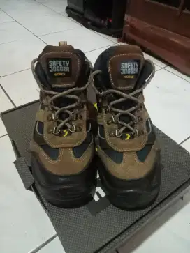 Di jual safety jogger work kondisi bekas masih bagus layak pakai