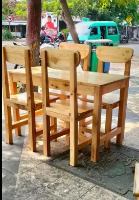 1 Set Meja dan 4 kursi Bar Sandar (Bisa Custom)