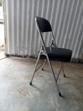 Kursi lipat baru