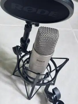 Rode NT1GEN5 adalah mikrofon studio condenser