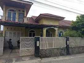 Dijual rumah 2 lantai di jl Handayani / Inpres Marpoyan Damai