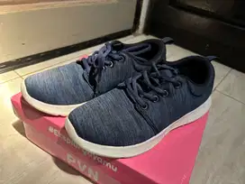 Sepatu Nevada uk. 36