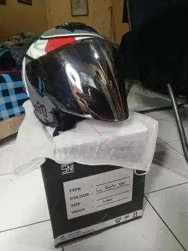 Helm Baru 3 hari Dipakai