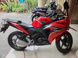 Cbr 150 merah hitam 2011 build up. Gbm