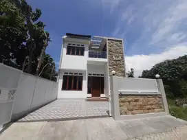 DI JUAL RUMAH 2 LANTAI TAMAN BARU BANYUWANGI