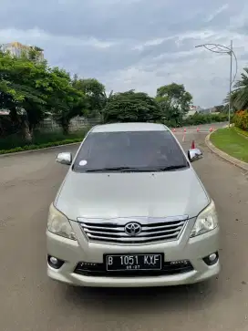 Toyota Kijang Innova 2.0 Tipe G MT Bensin NIK 2012. Silver Metalik