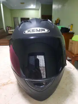 HELM ZEUS 811 HITAM DOFF