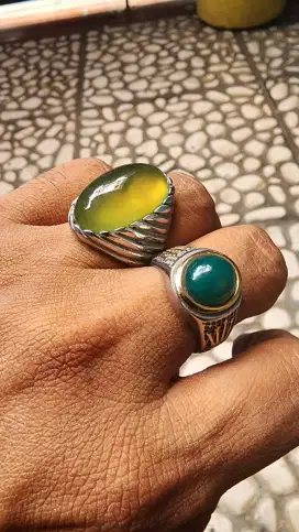 Batu bacan dan batu indocrase