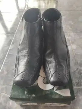 Sepatu kulit Hitam Size 42