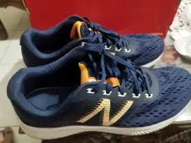 Sepatu Running NB Biru Size 43