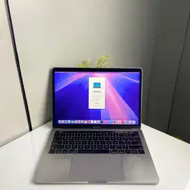 Macbook pro 2018 8/256 GB