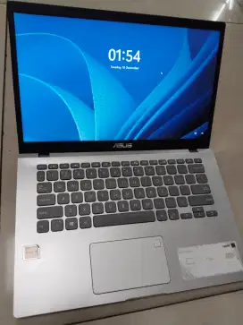 Dijual asus Vivobook Warna silver Ram 8GB DDR4 SSD 256GB Win 11