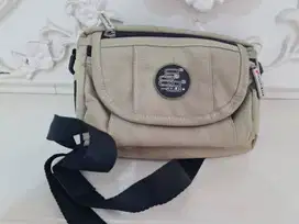 Tas Selempang Kecil (Bekas)