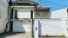 Dijual rumah sytle villa lokasi renom denpasar