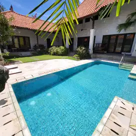 Di jual rumah semi villa nusa dua