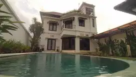 Dijual villa kolonial lantai 2 canggu