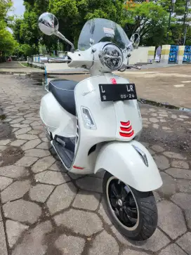 Vespa GTS 150 iget White Innocenza