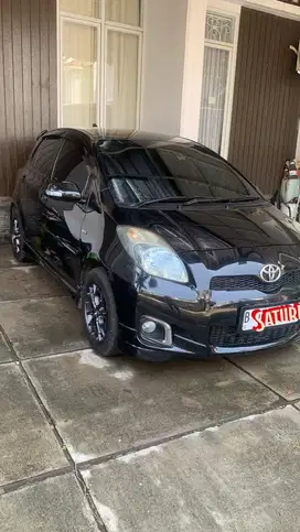 Dijual cepat yaris S AT Limited hitam 2012