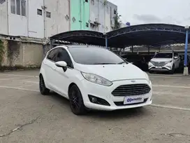 Pajak Panjang - Ford Fiesta 1.5 S Bensin-AT 2014 Putih (TMO)