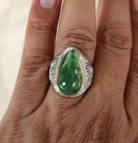 Natural Idocrase Lumut Super Emerald