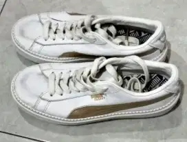 Sepatu PUMA Putih Emas