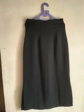 Rok hitam tebal