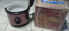 Rice cooker Miyako like new buat X mas jual cuma 135K