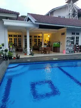 Rumah Terawat Lokasi Strategis di Kemang