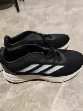 Sepatu Adi dan Neo