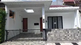 DISEWAKAN RUMAH (KOMPLEK PERUMAHAN MEWAH)