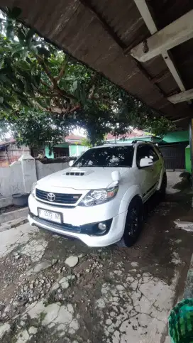 Fortuner 2.5 VNT TRD Matic solar 2015