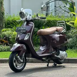 Vespa LXV 150 3vie warna Burgundy