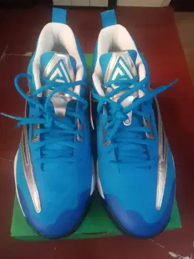 Di jual sepatu basket giannis size 44