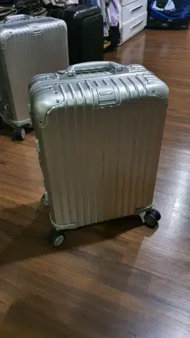 Rimowa topaz cabin 34L