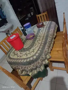 Meja makan satu set