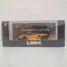 Star Model Lamborghini Aventador LP 700-4 GT EVO LBWK 1/64 w/ Figure