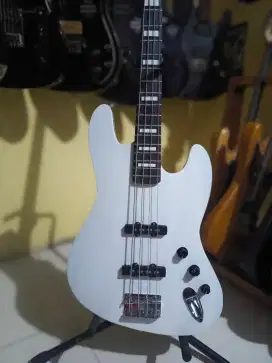 Bass fender jazz aerodyne custom