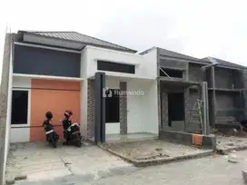 Rumah Cantik di Padang Bulan