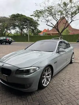 BMW 520D AUTOMATIC 2011 HITAM DIESEL MULUS